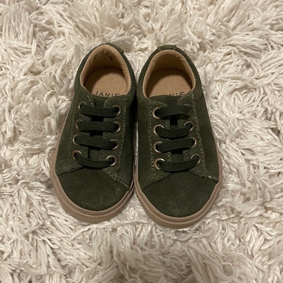 Never been worn size 4 - Picture 2 of 3